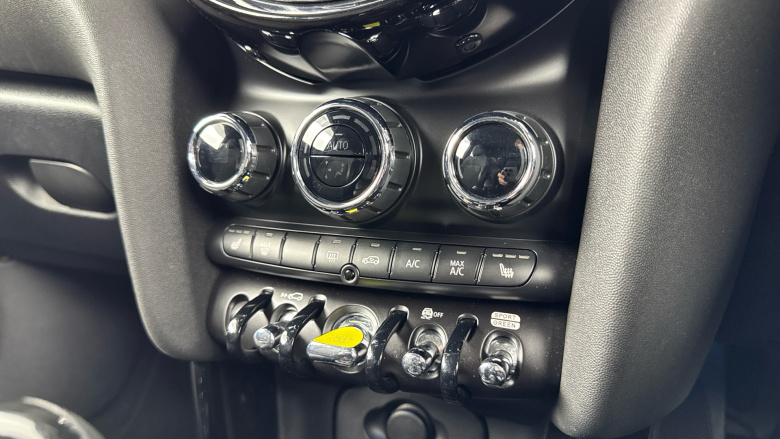 MINI Hatchback 135kW Cooper S Level 2 33kWh 3dr Auto Electric Hatchback